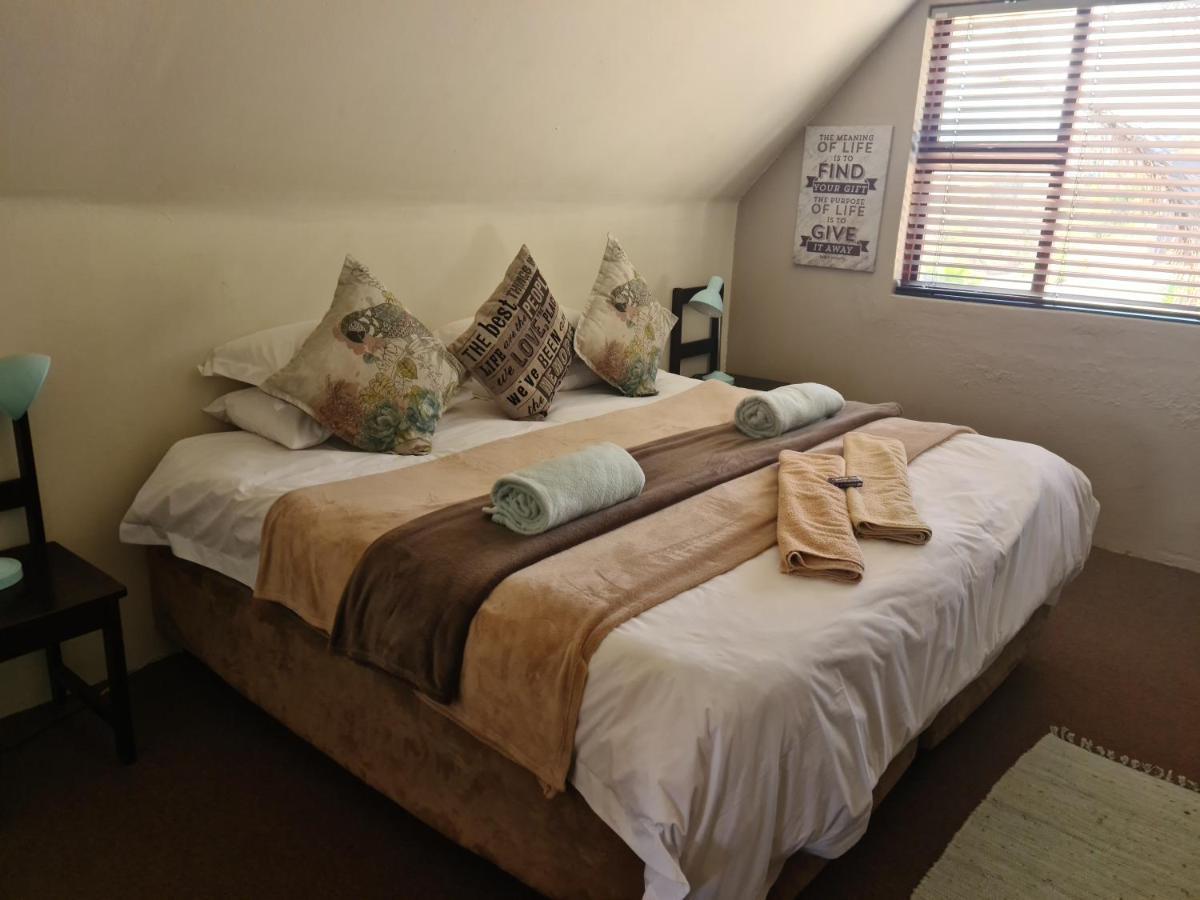 Mackenzies Accommodation Ист-Лондон Экстерьер фото