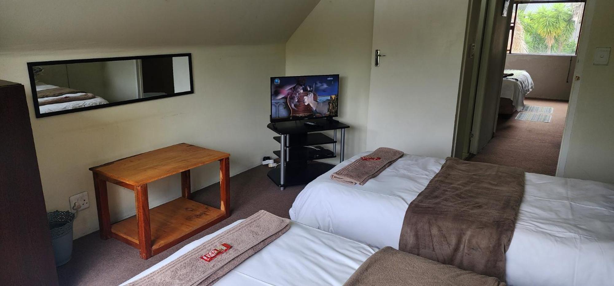 Mackenzies Accommodation Ист-Лондон Экстерьер фото