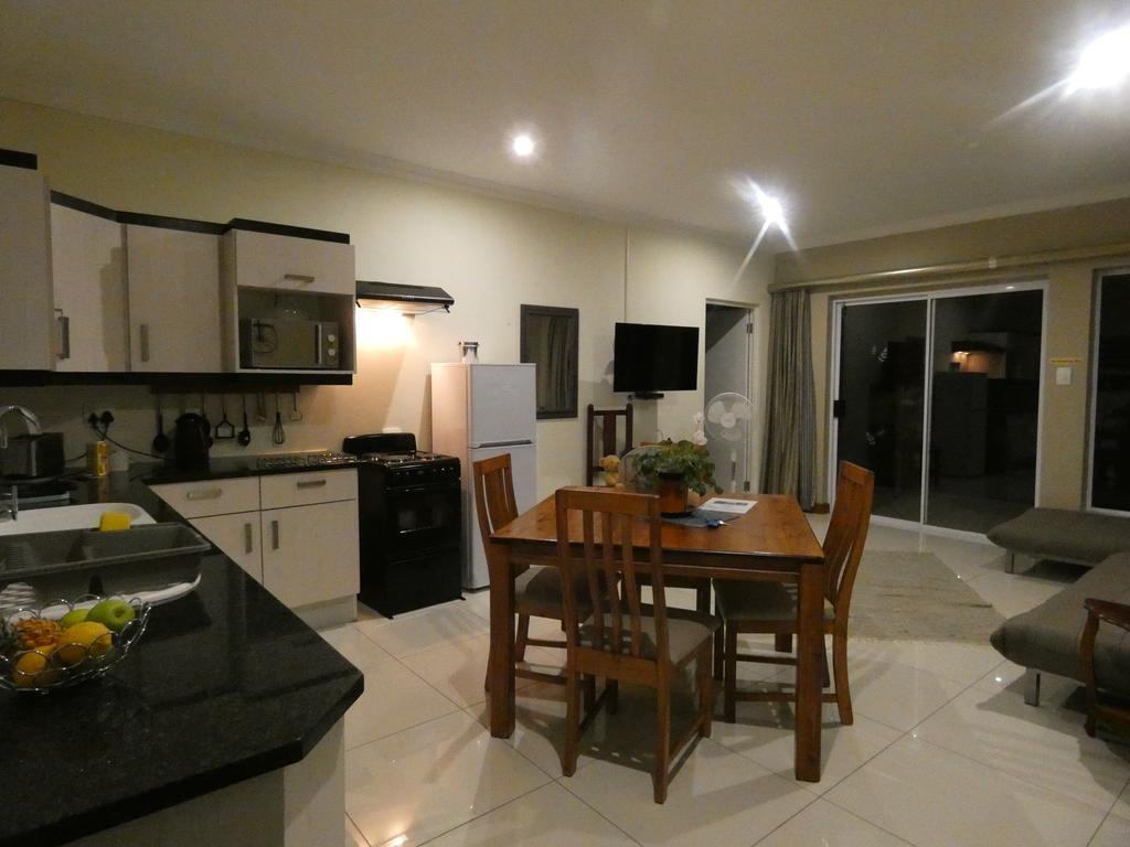 Mackenzies Accommodation Ист-Лондон Экстерьер фото
